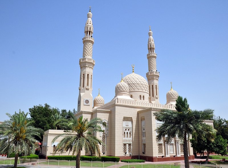 All About Jumeirah Mosque — The Dubai's Fatimid-Styled Mosque That Welcomes Non-Muslims