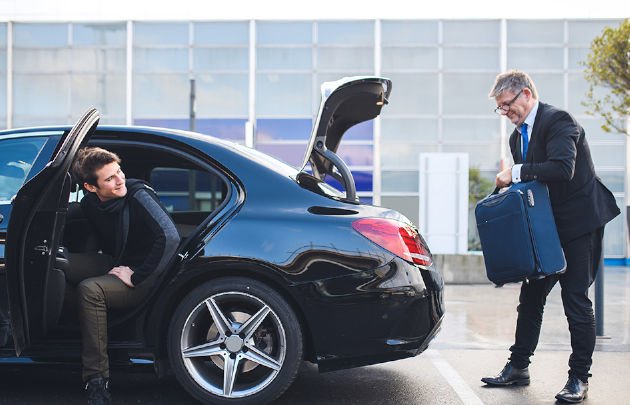 Why Luxury Cars Are So Popular In Dubai