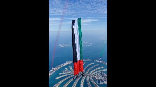 Skydive Dubai Breaks Guiness World Record of Largest Flag Flown in Freefall