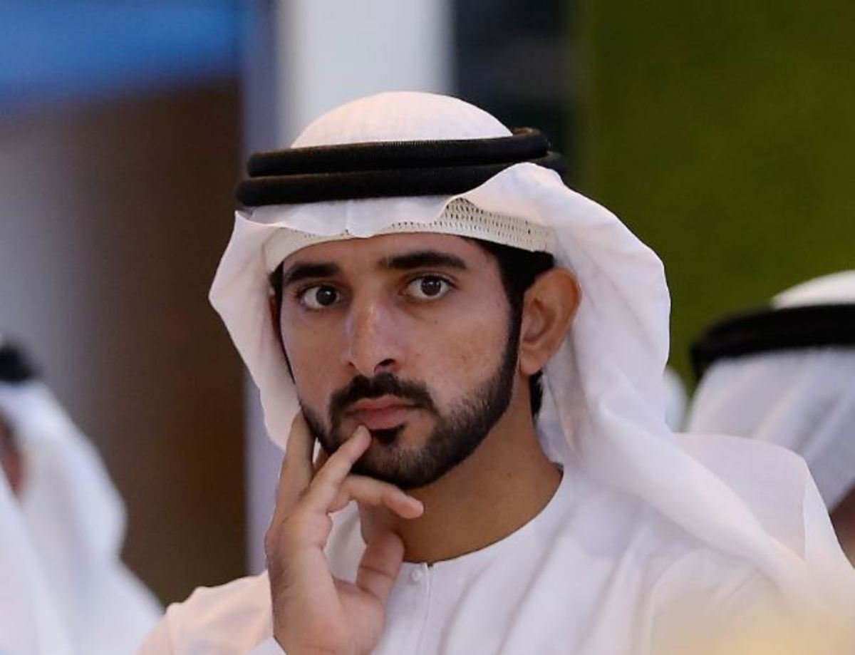 Crown Prince Of Dubai Sheikh Hamdan Stops To Greet Young Girls In Mall