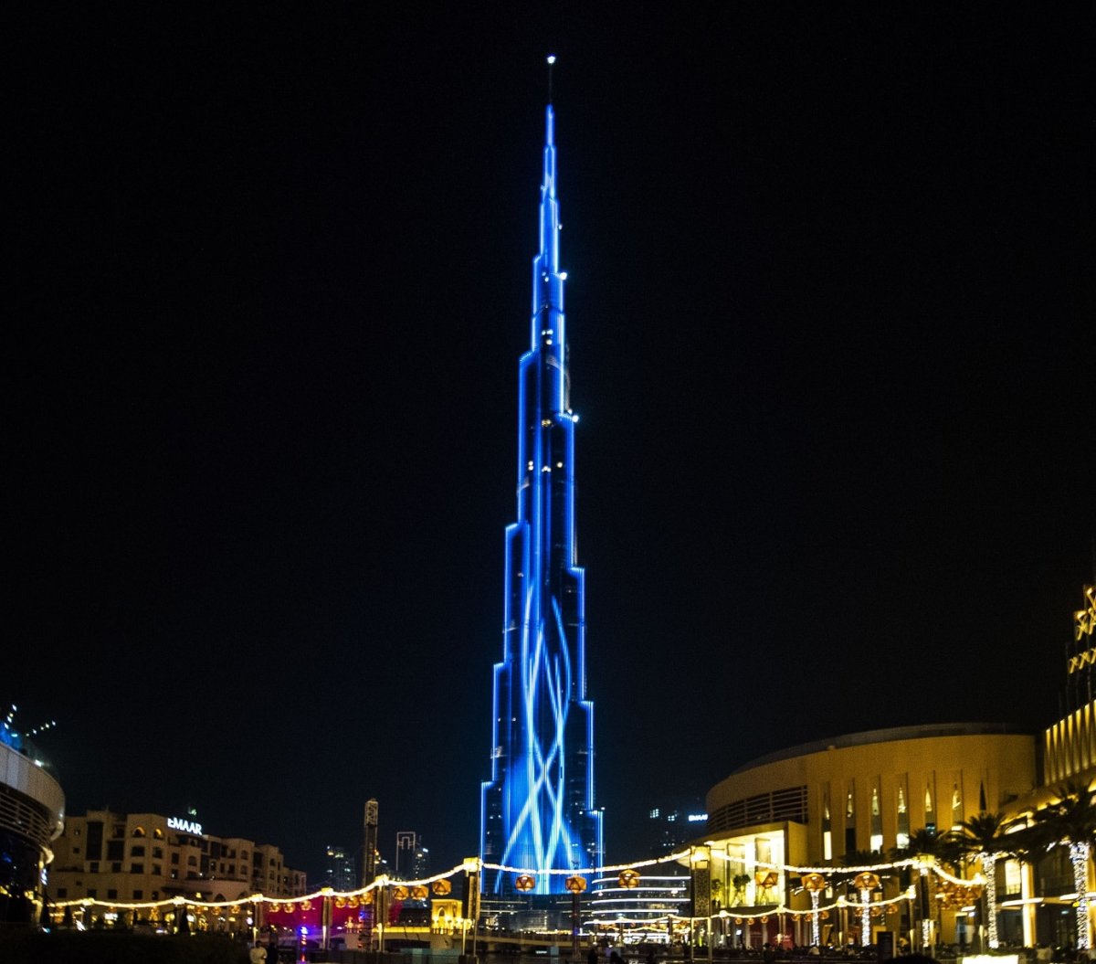 Burj Khalifa Welcomes Back Tourists To Dubai With A Spectacular Display On It's LED Facade