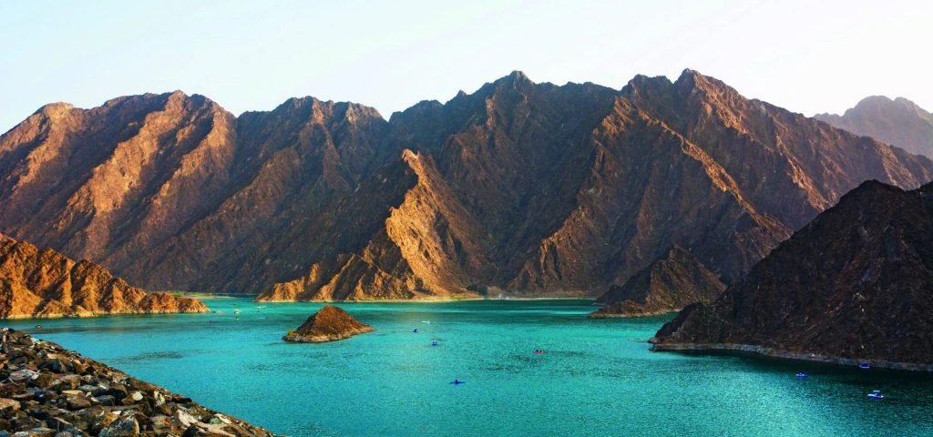 Hatta lake with Dubai Tourists Kayaking