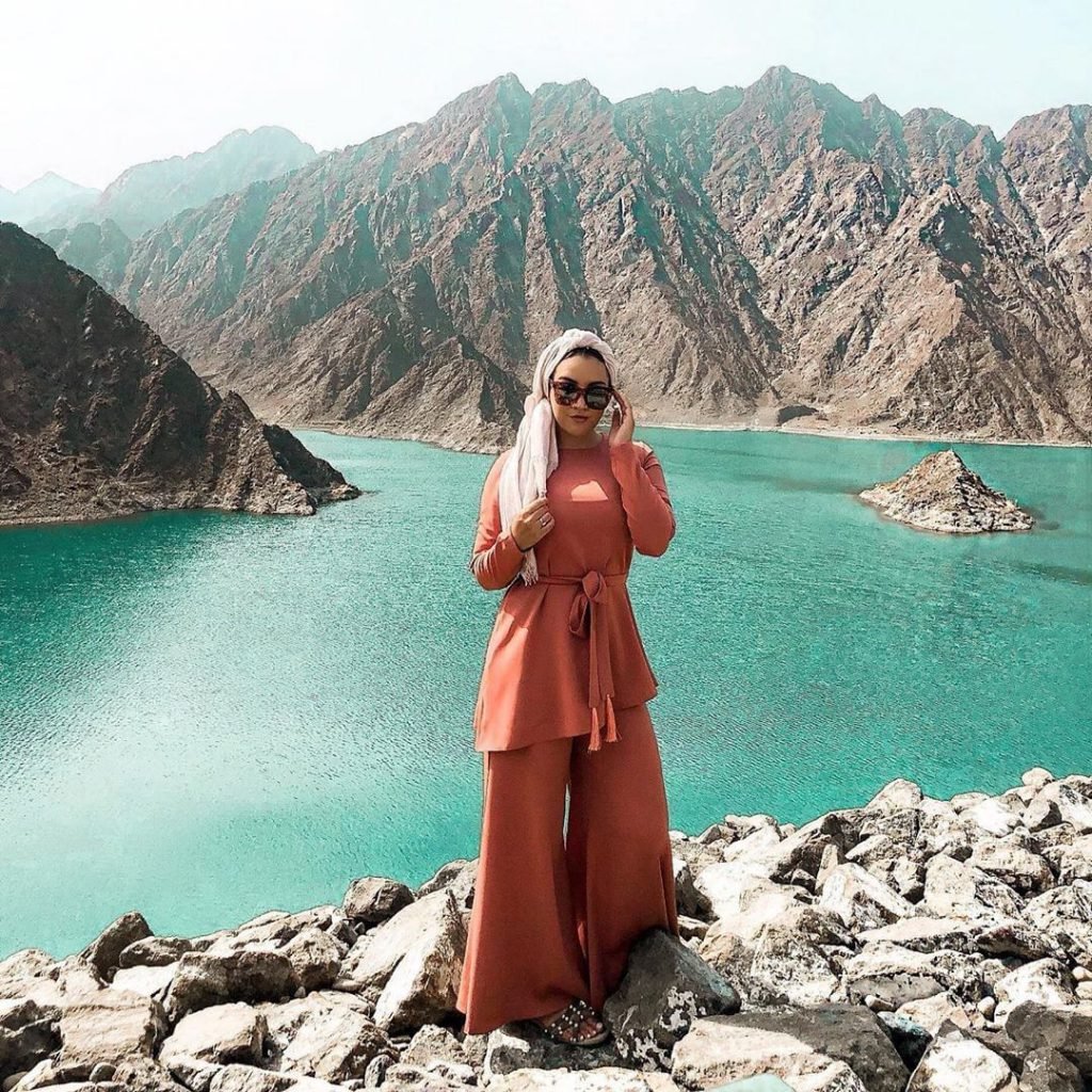 Beautiful Picture of Lady at Hatta Dam
