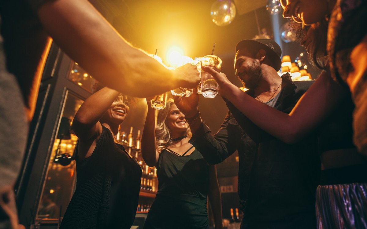 Can You Drink Alcohol In Dubai? Where To Buy, License, Age... Complete Guide