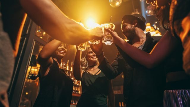 Can You Drink Alcohol in Dubai? Where to Buy, License, Age… Complete Guide