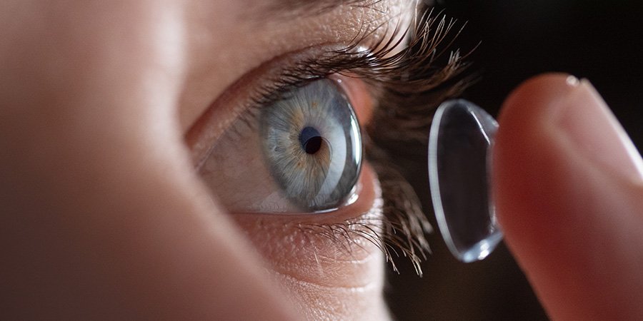 How To Buy Contact Lenses Online: UAE Shopping Guide For Beginners