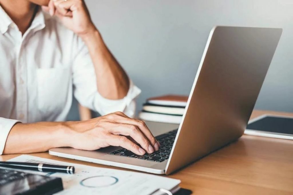How To Check Your Labour Contract Online In The UAE