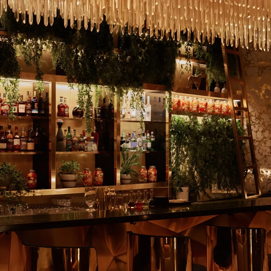 The Most Luxurious Lounges And Bars At Burj Al Arab For Your Special Evening!
