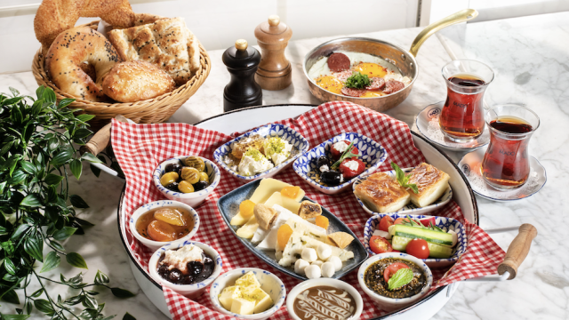 7 Best Arabic Restaurants in Dubai | Must Try Arabic Food Eateries for Excellent Cuisine 