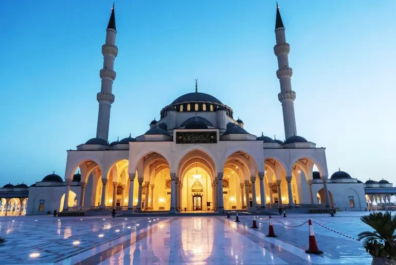 5 Beautiful Mosques In Sharjah |  Learn About Islam And Explore The Interchange Culture