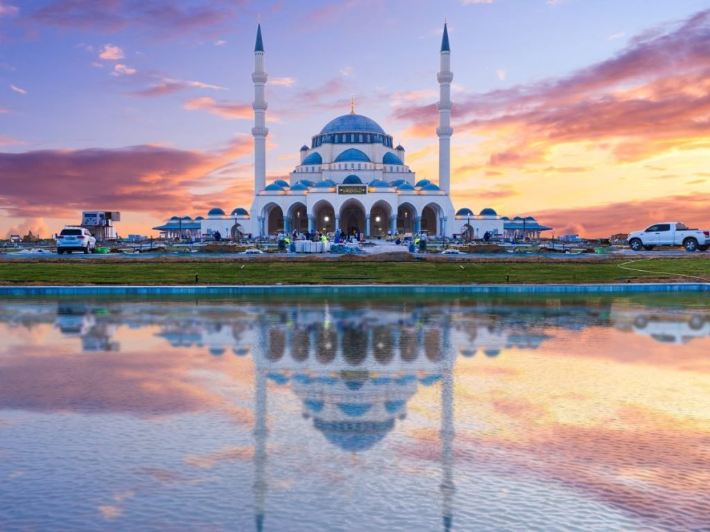 5 Beautiful Mosques in Sharjah |  Learn about Islam and Explore the Interchange Culture