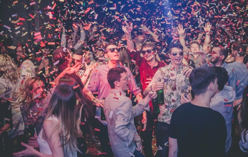 5 Best Pub In Deira | Spend Good Time With Food, Music And Atmposhpere