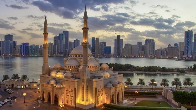 7 Beautiful and Famous Mosques in UAE | Traditional and Architecture