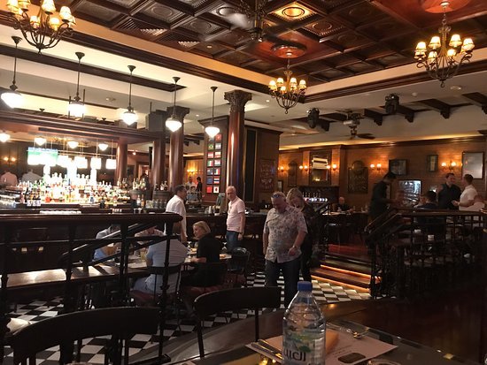 7 Top-Rated Restaurants Near Park Rotana Dubai: Guide for Food Lover for Local Dining