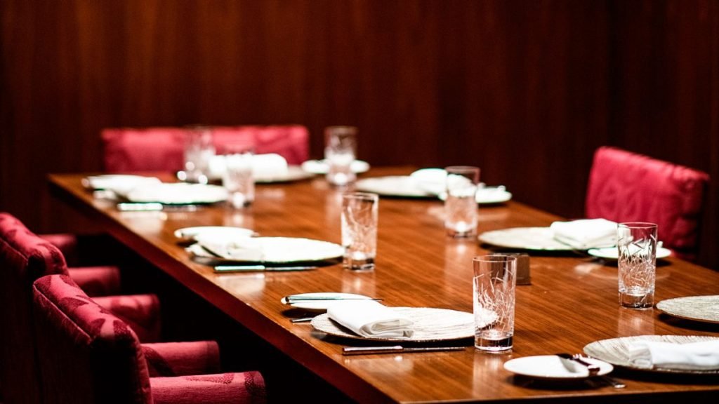 7 Top-Rated Restaurants Near Park Rotana Dubai: Guide for Food Lover for Local Dining