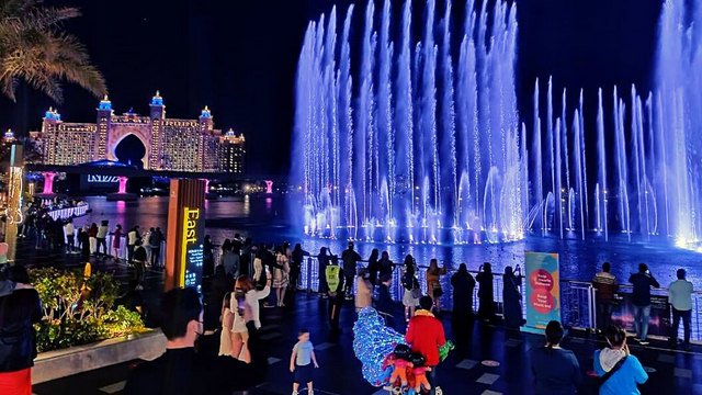 <strong>The Palm Fountain - Most Popular Tourist Place to visit in Dubai 2023</strong>
