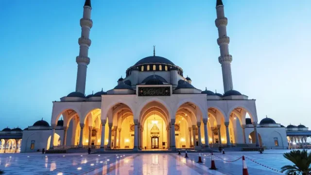 5 Beautiful Mosques in Sharjah |  Learn about Islam and Explore the Interchange Culture