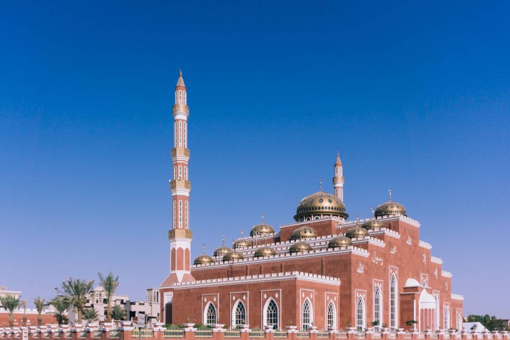 7 Beautiful and Famous Mosques in UAE | Traditional and Architecture